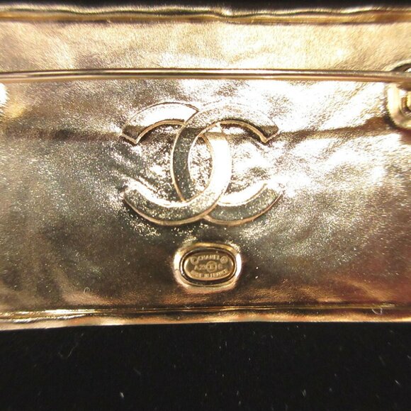 CHANEL Authentic Black Leather Brooch - Picture 4 of 4